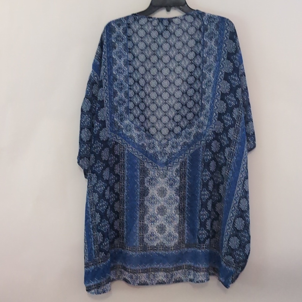 Catherines Navy and White Floral Kimono 2XL-3XL - Picture 6 of 7